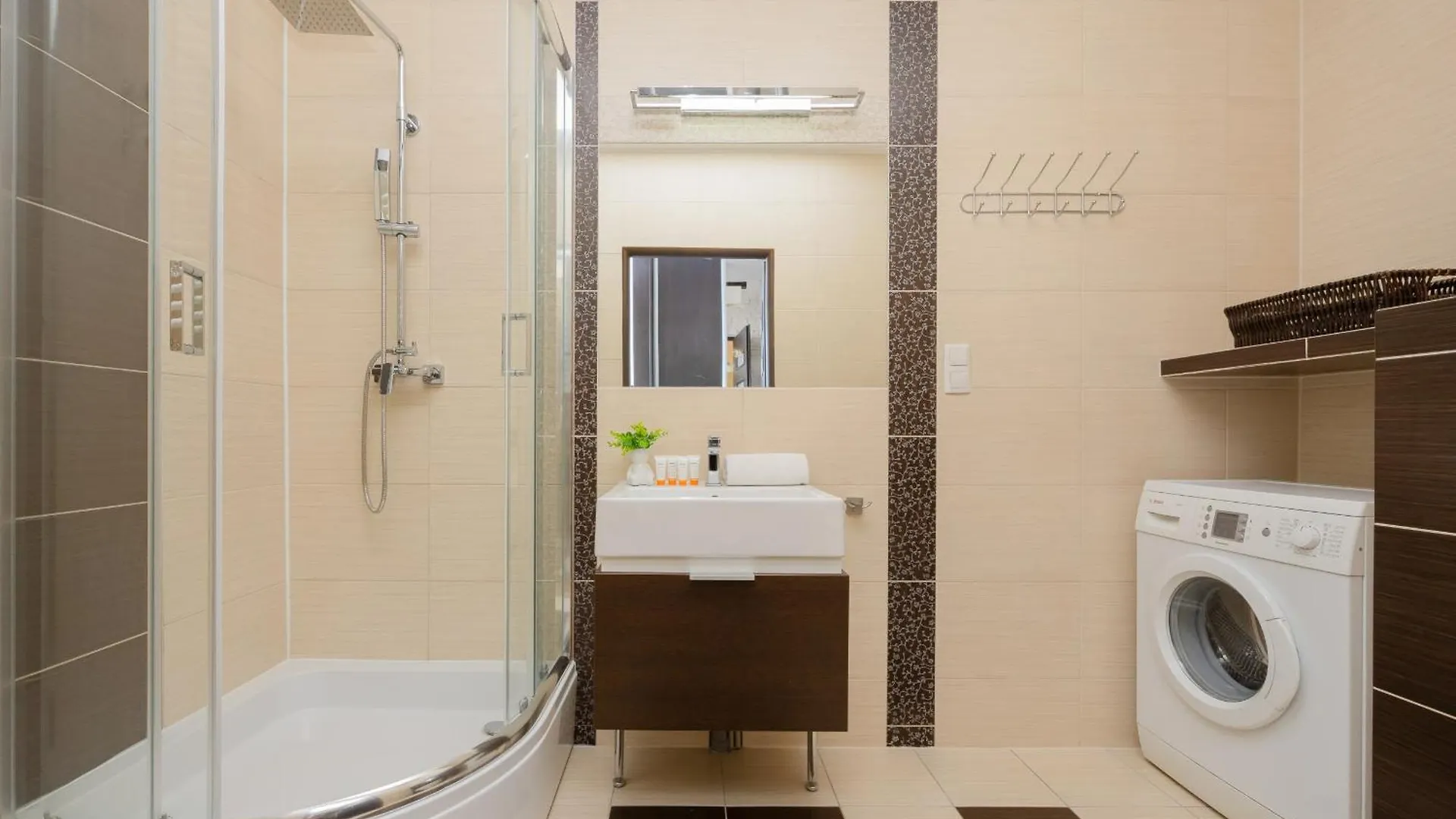 Spacious Apartment With Parking And Balcony By Noclegi Renters Warsaw