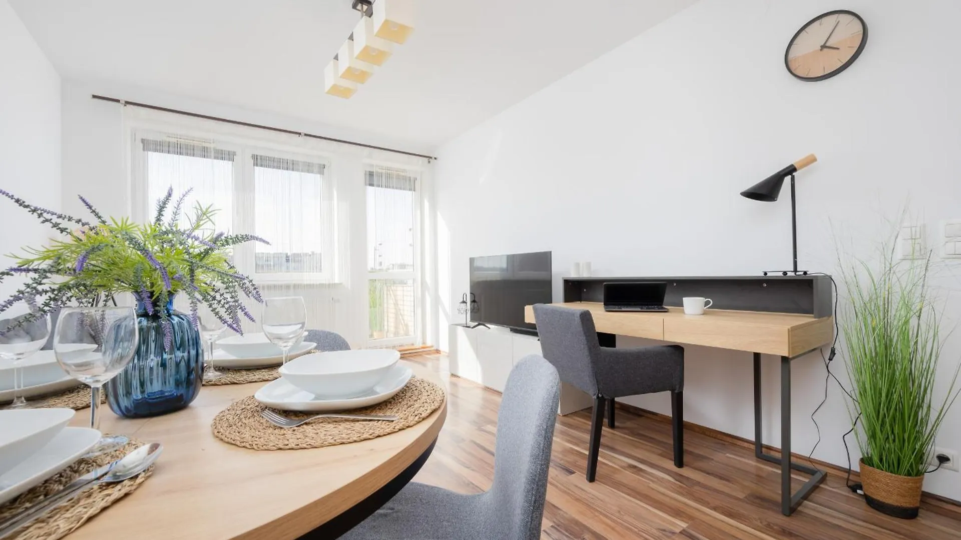 Spacious Apartment With Parking And Balcony By Noclegi Renters Warsaw