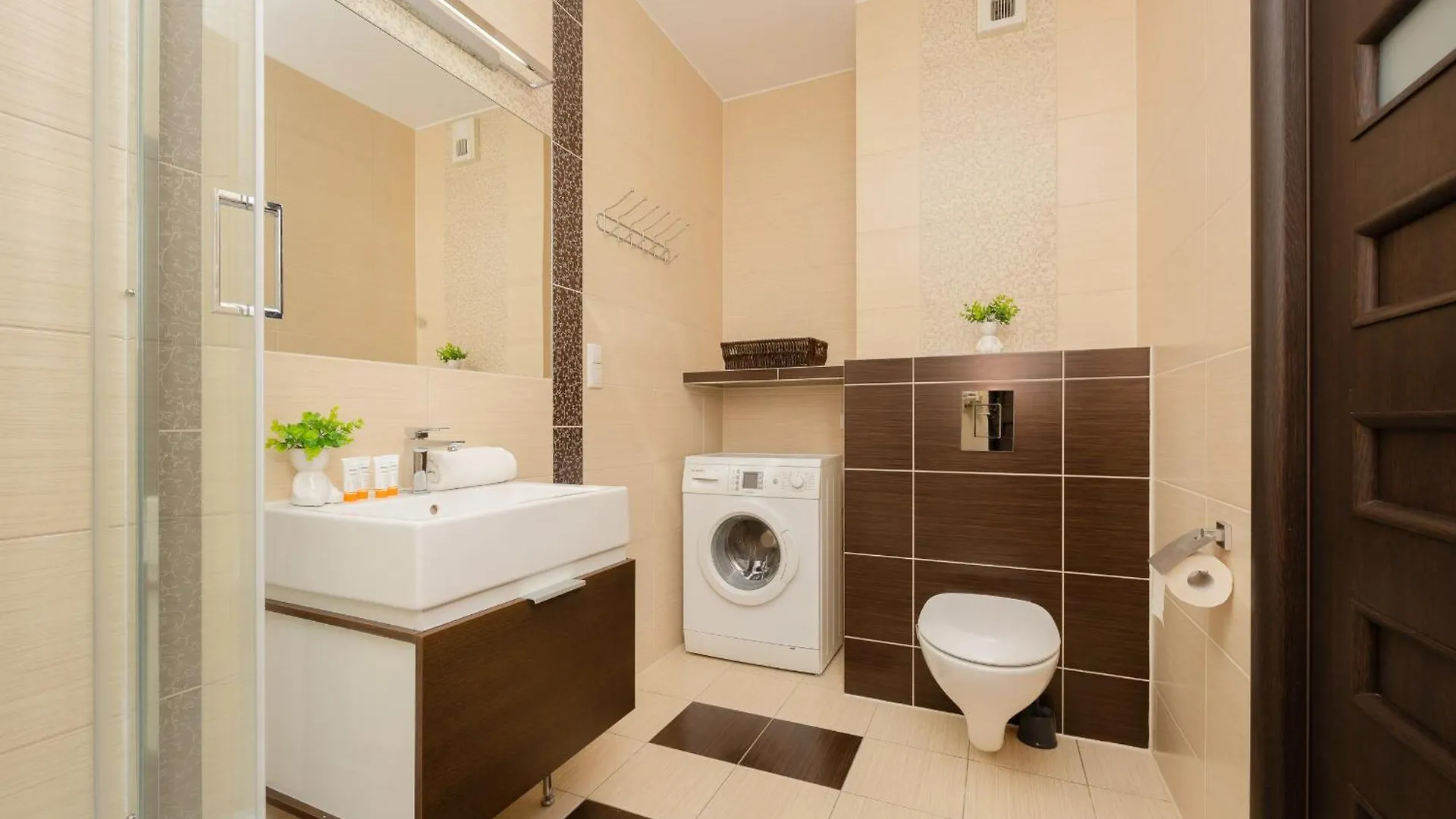 Spacious Apartment With Parking And Balcony By Noclegi Renters Warsaw