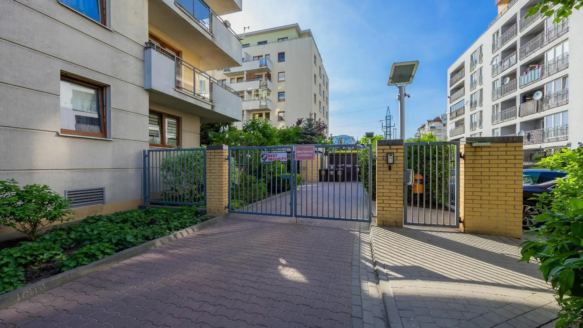Spacious Apartment With Parking And Balcony By Noclegi Renters Warsaw 0*,