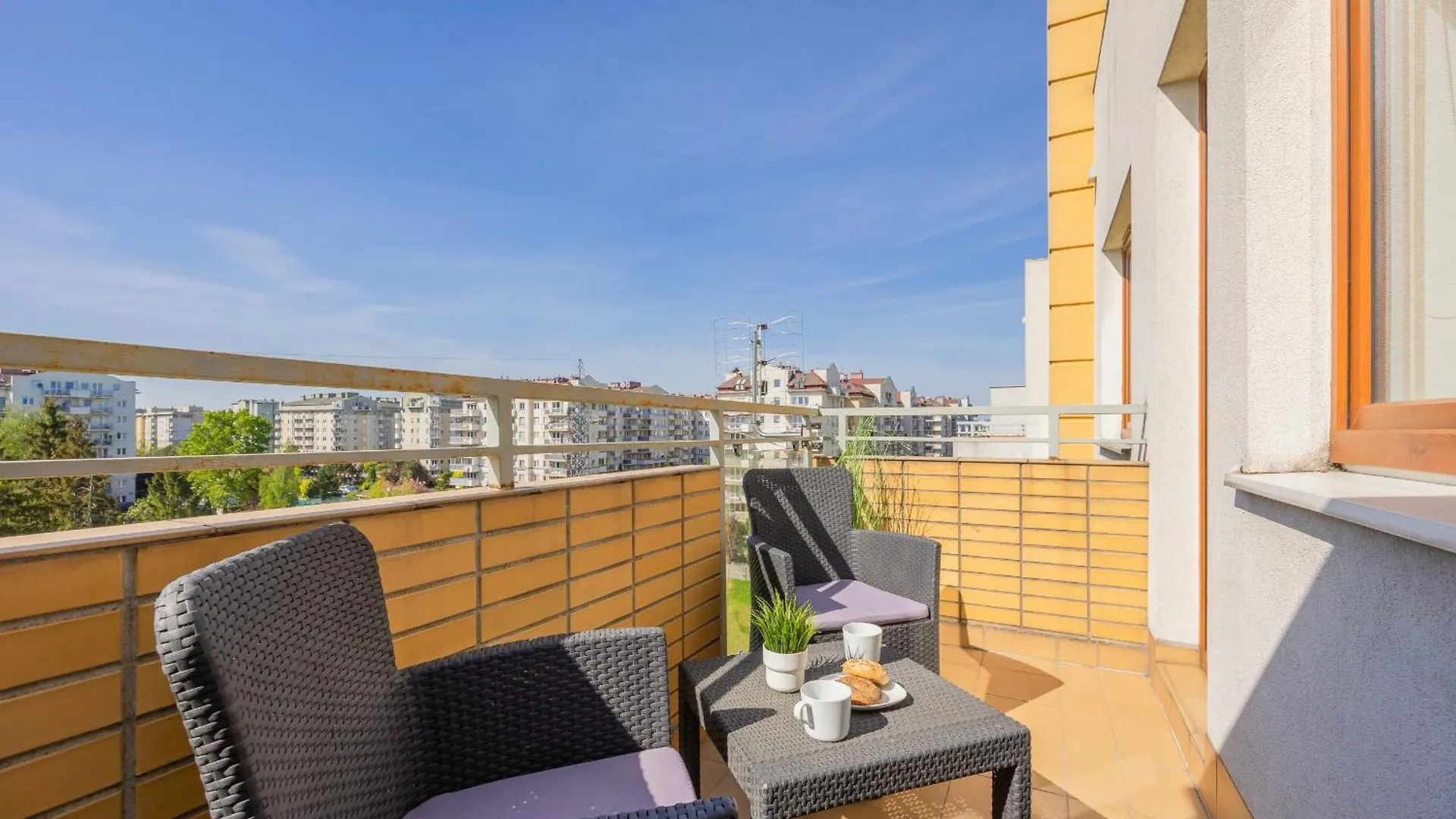 Spacious Apartment With Parking And Balcony By Noclegi Renters Warsaw