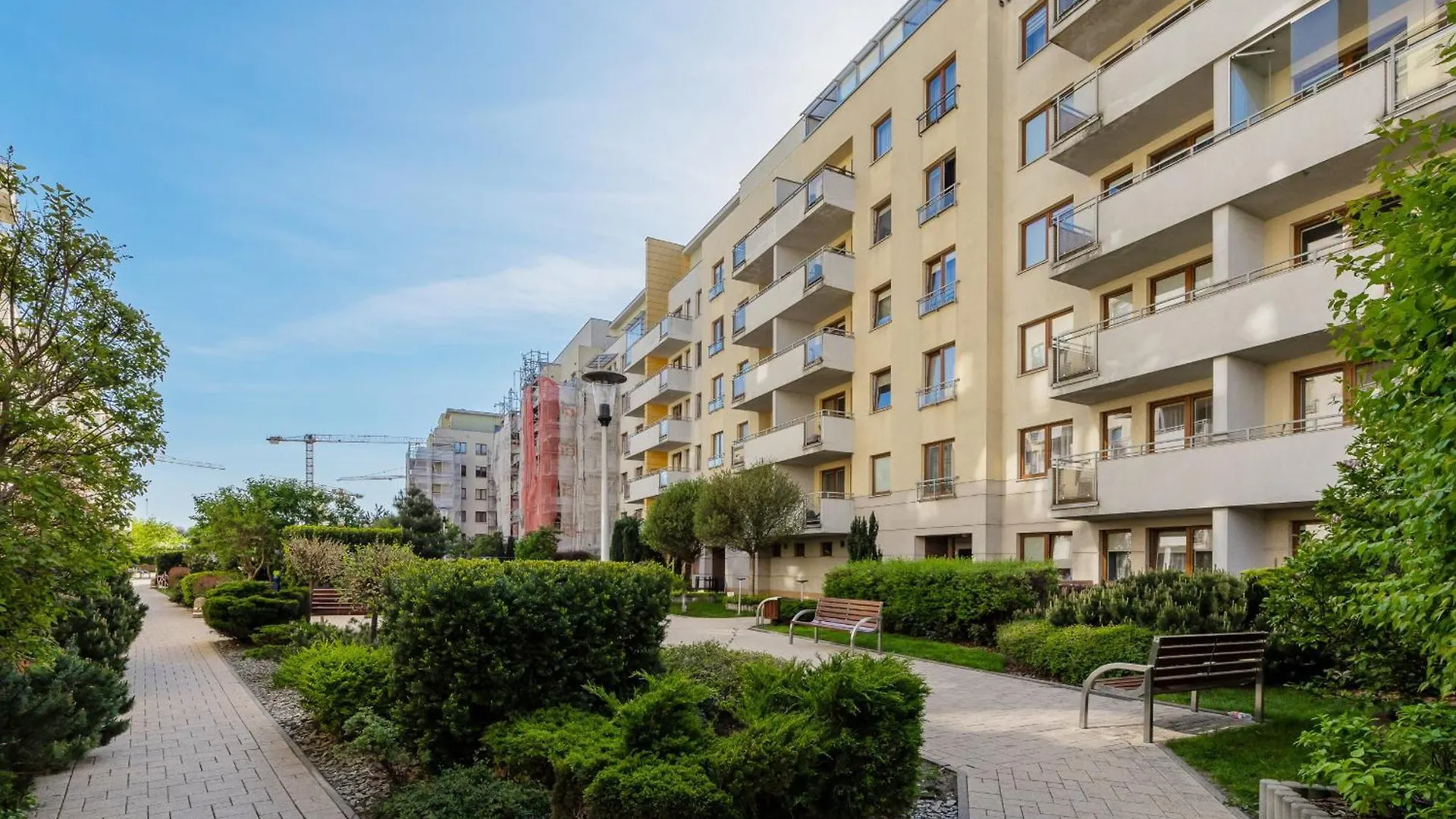 Spacious Apartment With Parking And Balcony By Noclegi Renters Warsaw
