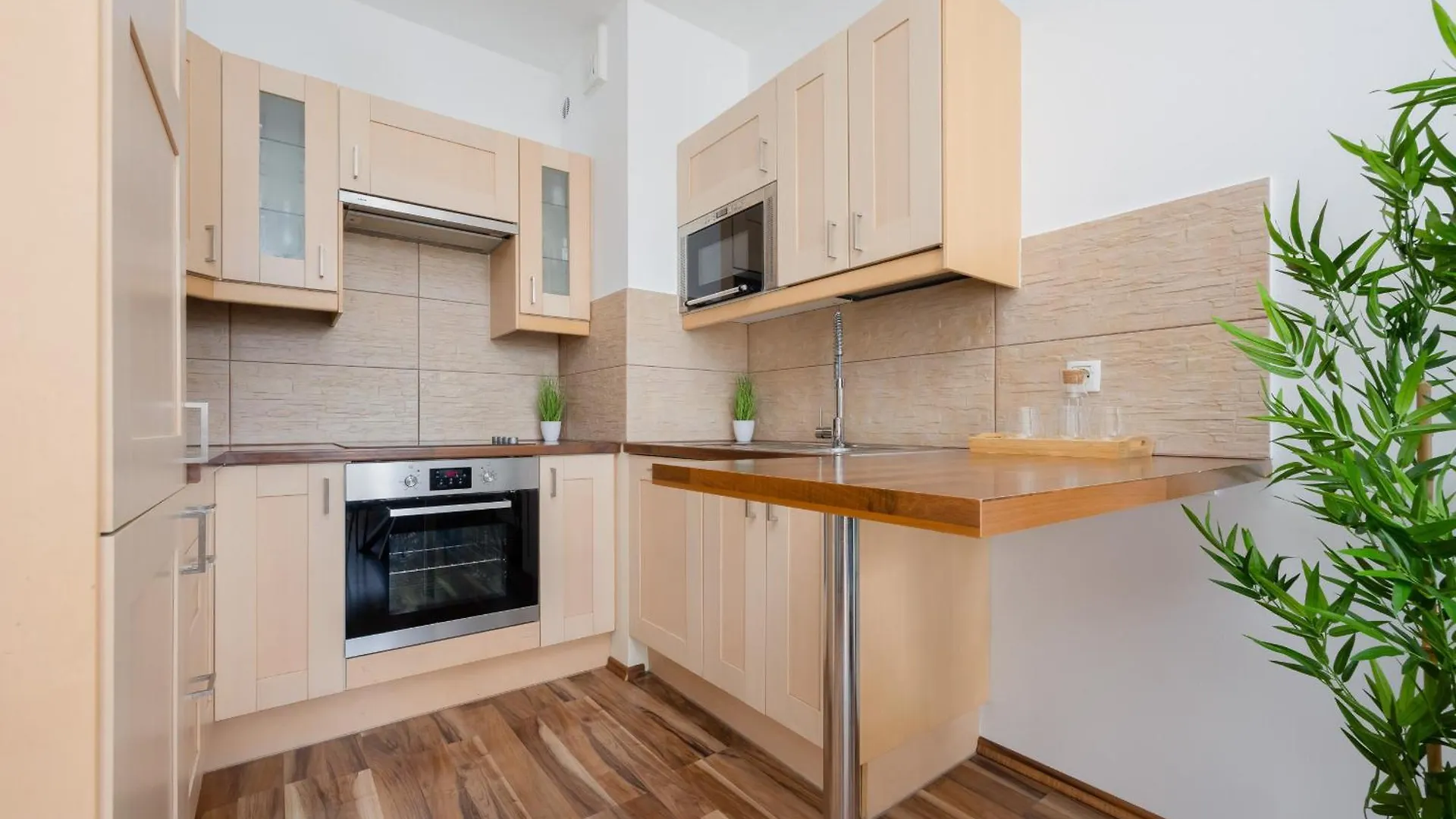 Spacious Apartment With Parking And Balcony By Noclegi Renters Warsaw